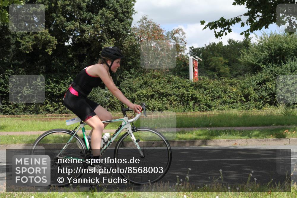 10.08.2025 - GEWOBA Citytriathlon Bremen Yannick Fuchs http://msf.ph/oto/8568003 10.08.2025 12:49:44 Radfahren 552, 560, 637, 648, 666, 688, 689, 692, 702, 715, 741, 841, 856, 873, 922 meine-sportfotos.de