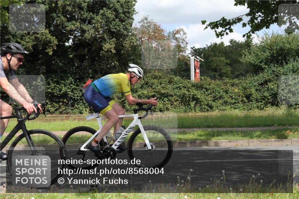 10.08.2025 - GEWOBA Citytriathlon Bremen Yannick Fuchs http://msf.ph/oto/8568004 10.08.2025 12:49:46 Radfahren 552, 637, 648, 666, 688, 689, 692, 715, 741, 856, 873, 922 meine-sportfotos.de