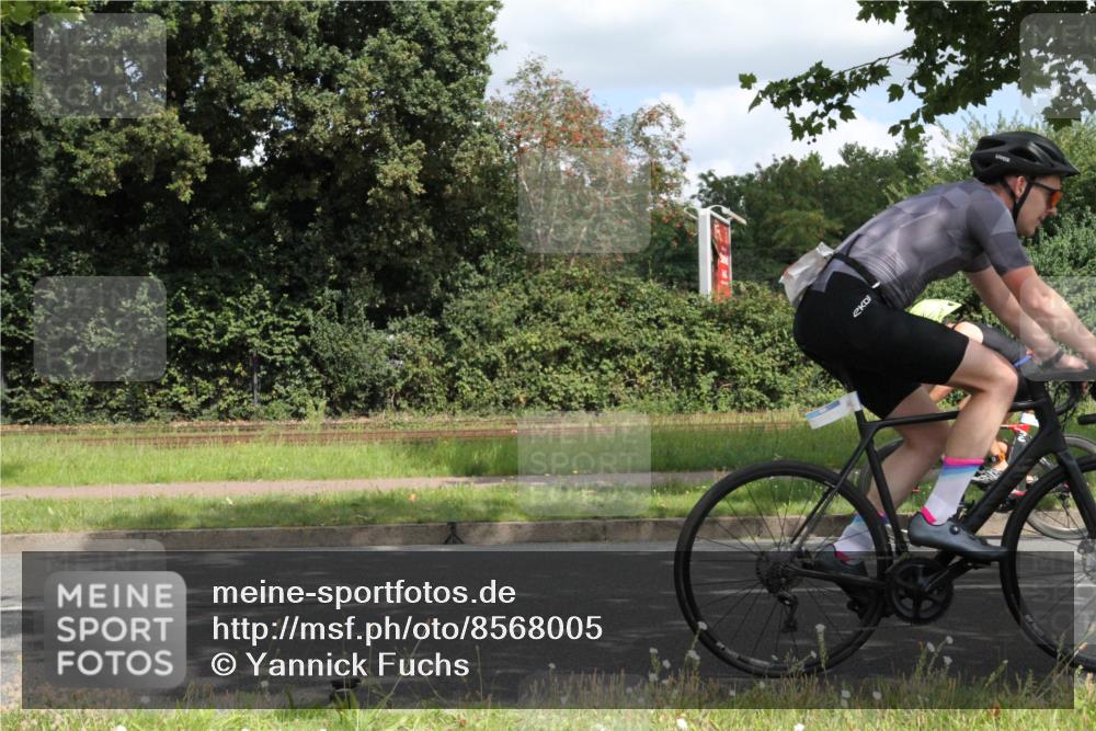 10.08.2025 - GEWOBA Citytriathlon Bremen Yannick Fuchs http://msf.ph/oto/8568005 10.08.2025 12:49:46 Radfahren 552, 637, 648, 666, 688, 689, 692, 715, 741, 856, 873, 922 meine-sportfotos.de
