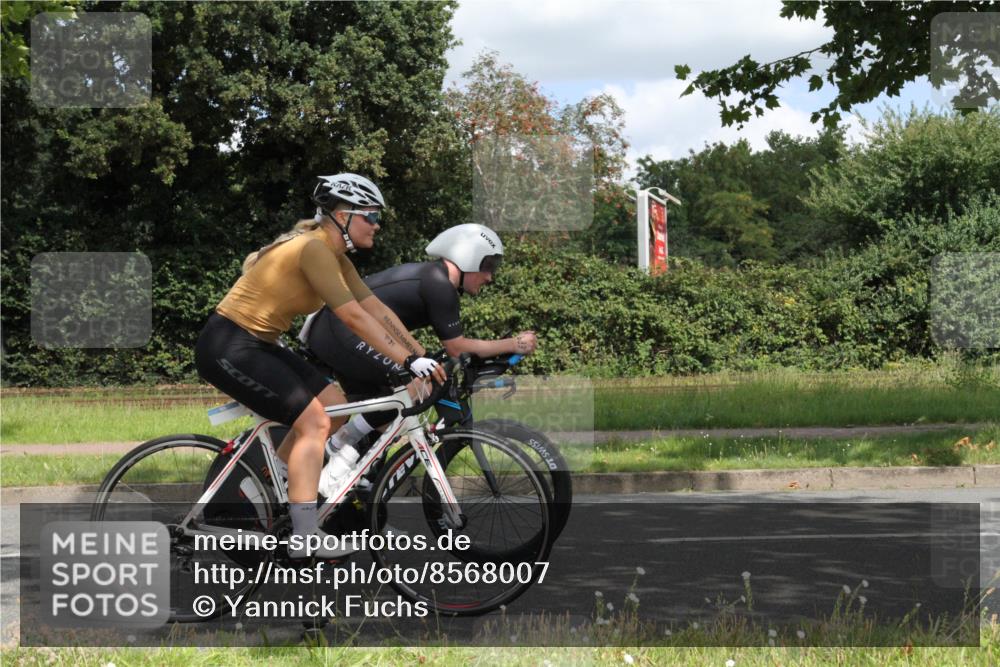 10.08.2025 - GEWOBA Citytriathlon Bremen Yannick Fuchs http://msf.ph/oto/8568007 10.08.2025 12:49:47 Radfahren 552, 637, 648, 666, 688, 689, 692, 715, 741, 856, 873, 922 meine-sportfotos.de