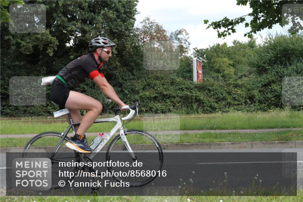 10.08.2025 - GEWOBA Citytriathlon Bremen Yannick Fuchs http://msf.ph/oto/8568016 10.08.2025 12:49:57 Radfahren 552, 648, 666, 688, 689, 692, 722, 741, 838, 856, 935, 959 meine-sportfotos.de