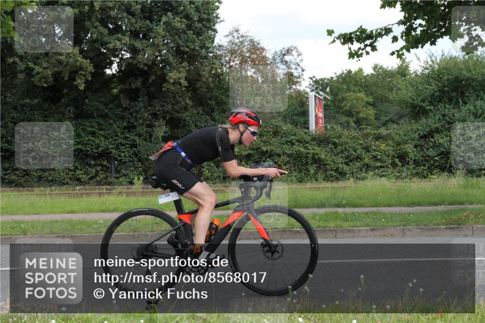 10.08.2025 - GEWOBA Citytriathlon Bremen Yannick Fuchs http://msf.ph/oto/8568017 10.08.2025 12:50:01 Radfahren 552, 648, 688, 692, 722, 741, 752, 838, 935, 959 meine-sportfotos.de