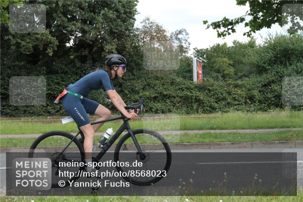 10.08.2025 - GEWOBA Citytriathlon Bremen Yannick Fuchs http://msf.ph/oto/8568023 10.08.2025 12:50:09 Radfahren 643, 722, 752, 820, 838, 852, 935, 959 meine-sportfotos.de