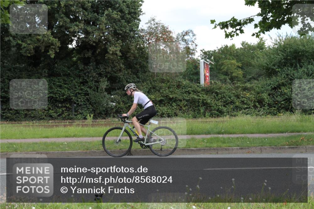 10.08.2025 - GEWOBA Citytriathlon Bremen Yannick Fuchs http://msf.ph/oto/8568024 10.08.2025 12:50:11 Radfahren 643, 722, 752, 820, 838, 852, 935, 959 meine-sportfotos.de