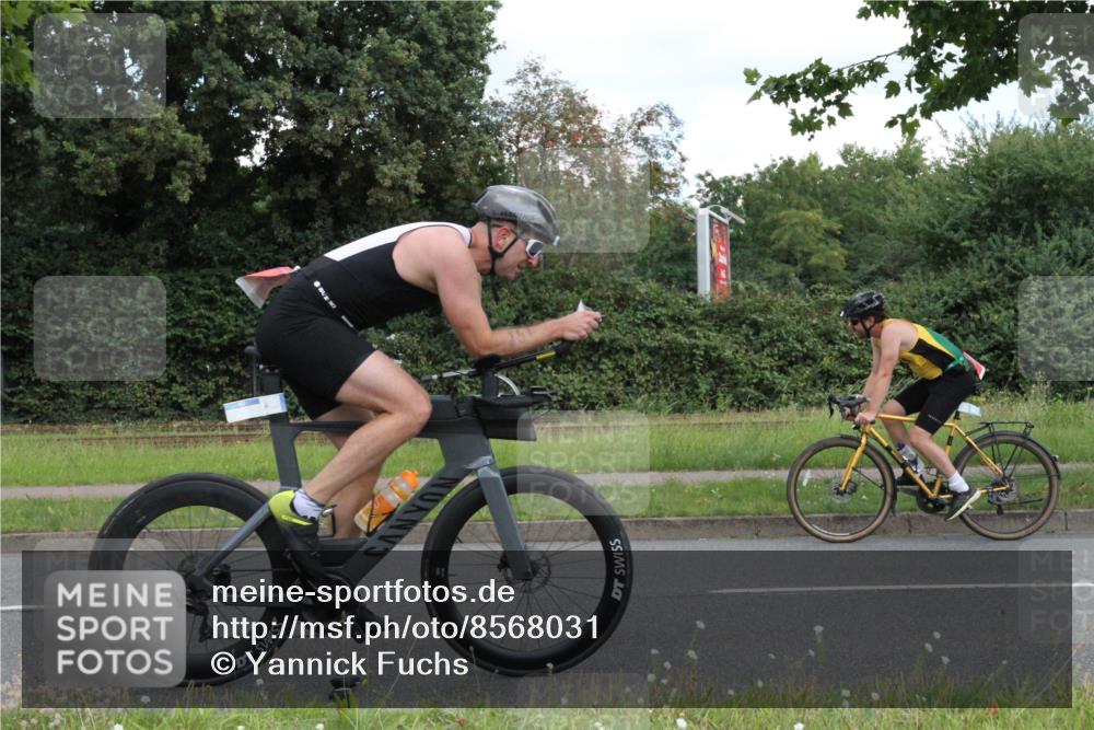 10.08.2025 - GEWOBA Citytriathlon Bremen Yannick Fuchs http://msf.ph/oto/8568031 10.08.2025 12:50:27 Radfahren 553, 626, 643, 735, 770, 820, 824, 836, 852, 859, 867 meine-sportfotos.de