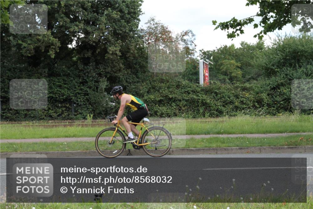 10.08.2025 - GEWOBA Citytriathlon Bremen Yannick Fuchs http://msf.ph/oto/8568032 10.08.2025 12:50:28 Radfahren 553, 626, 643, 735, 770, 820, 824, 836, 852, 859, 867 meine-sportfotos.de