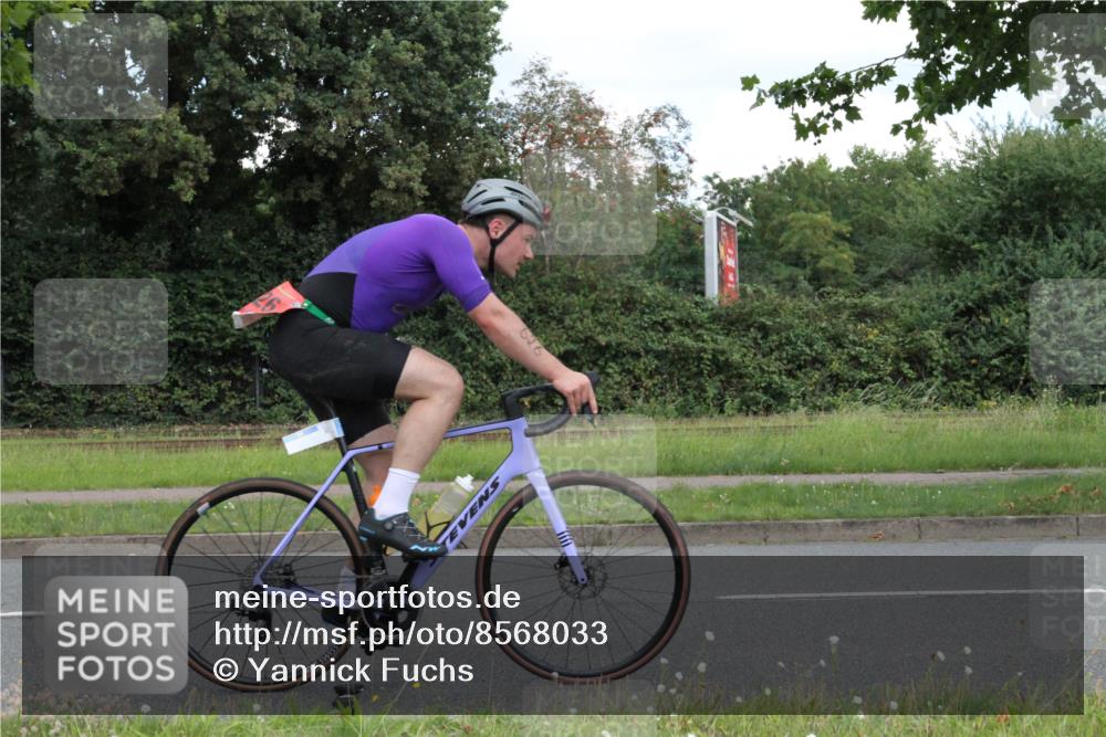 10.08.2025 - GEWOBA Citytriathlon Bremen Yannick Fuchs http://msf.ph/oto/8568033 10.08.2025 12:50:31 Radfahren 553, 584, 626, 643, 735, 770, 820, 824, 836, 859, 867, 914, 1016 meine-sportfotos.de