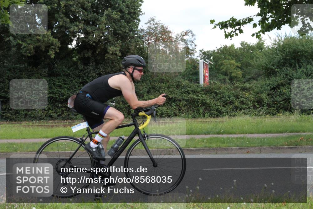 10.08.2025 - GEWOBA Citytriathlon Bremen Yannick Fuchs http://msf.ph/oto/8568035 10.08.2025 12:50:33 Radfahren 553, 584, 626, 735, 770, 820, 824, 836, 859, 867, 914, 1016 meine-sportfotos.de