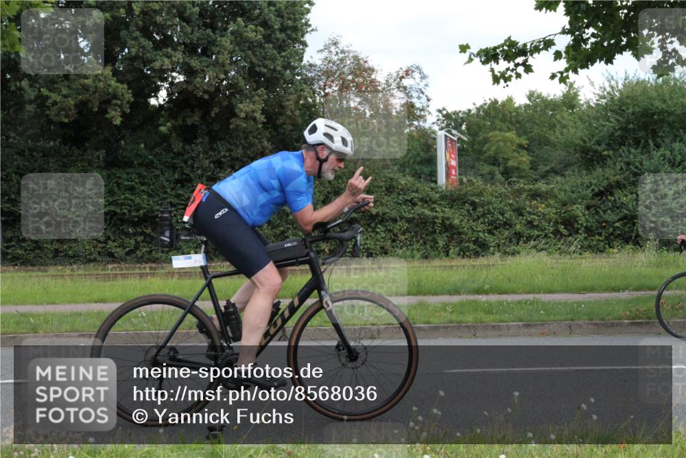 10.08.2025 - GEWOBA Citytriathlon Bremen Yannick Fuchs http://msf.ph/oto/8568036 10.08.2025 12:50:35 Radfahren 553, 584, 626, 735, 770, 824, 836, 859, 867, 914, 1016 meine-sportfotos.de