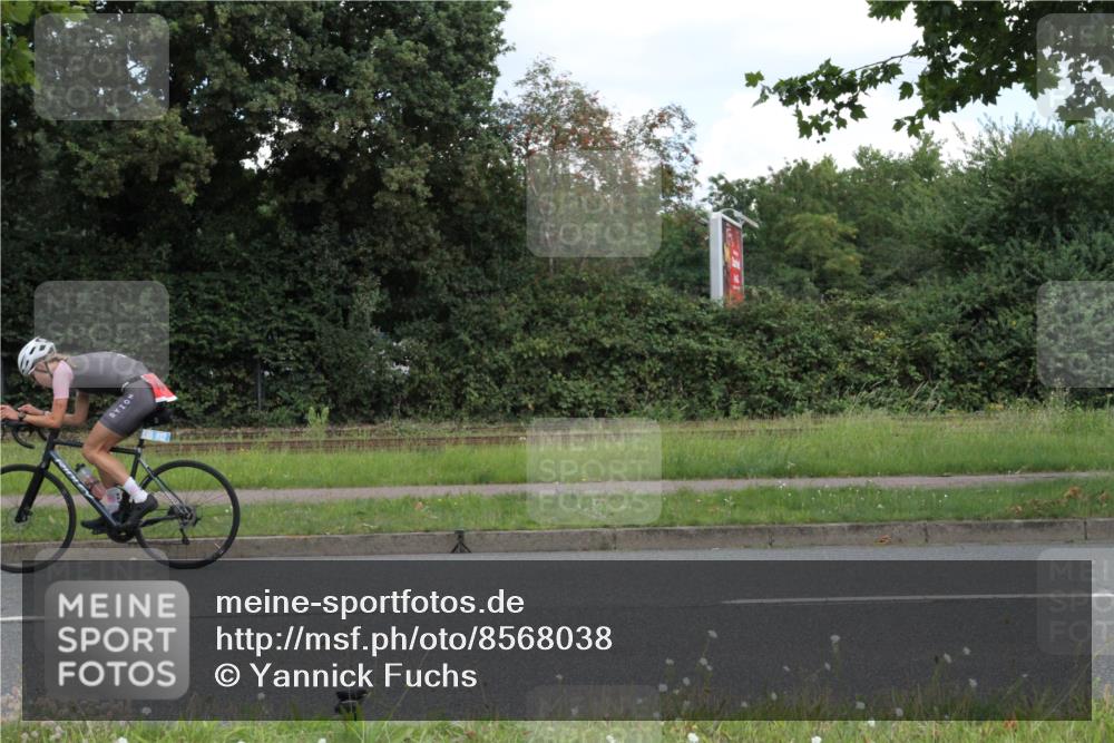 10.08.2025 - GEWOBA Citytriathlon Bremen Yannick Fuchs http://msf.ph/oto/8568038 10.08.2025 12:50:35 Radfahren 553, 584, 626, 735, 770, 824, 836, 859, 867, 914, 1016 meine-sportfotos.de
