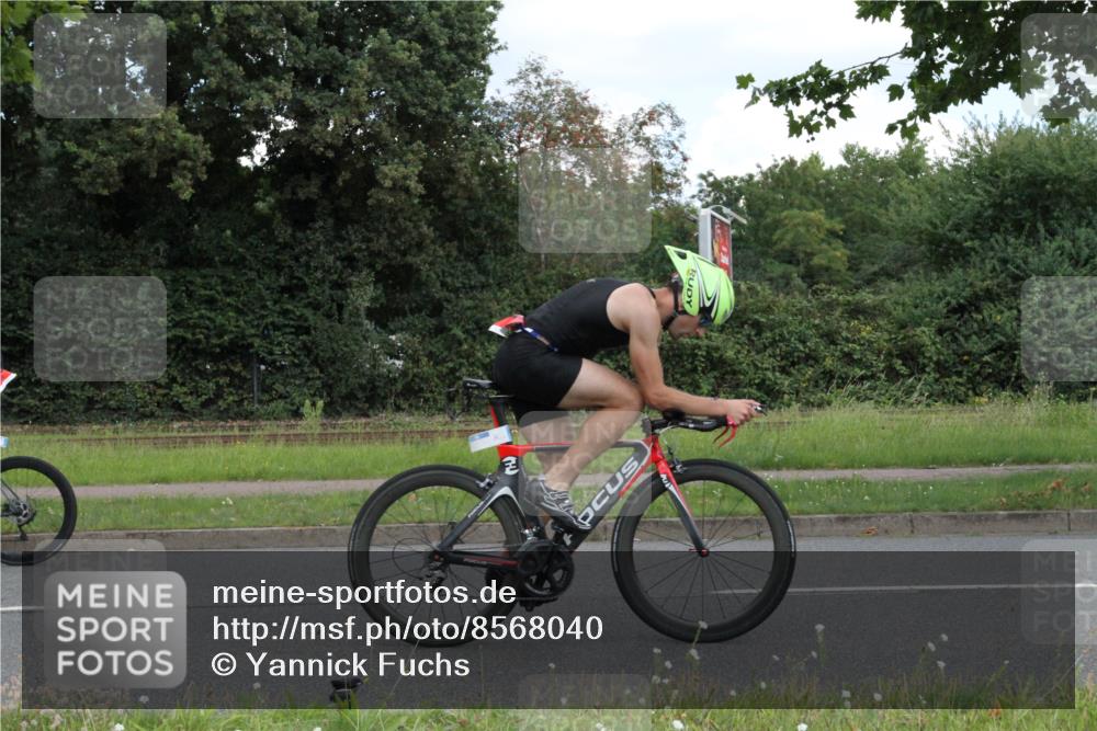 10.08.2025 - GEWOBA Citytriathlon Bremen Yannick Fuchs http://msf.ph/oto/8568040 10.08.2025 12:50:37 Radfahren 553, 584, 626, 735, 770, 824, 836, 859, 867, 914, 1016 meine-sportfotos.de