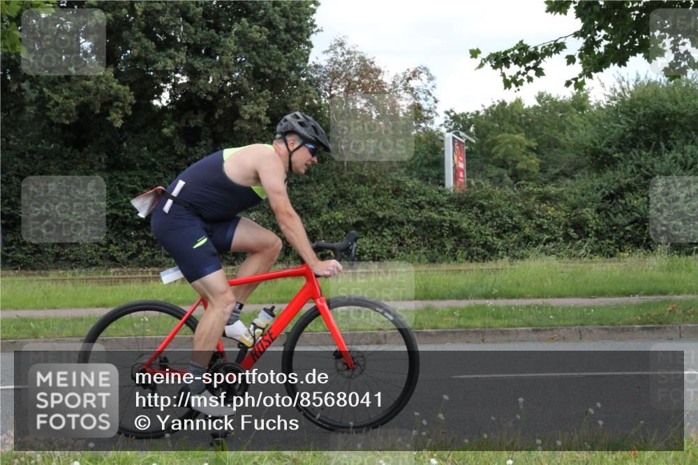 10.08.2025 - GEWOBA Citytriathlon Bremen Yannick Fuchs http://msf.ph/oto/8568041 10.08.2025 12:50:37 Radfahren 553, 584, 626, 735, 770, 824, 836, 859, 867, 914, 1016 meine-sportfotos.de