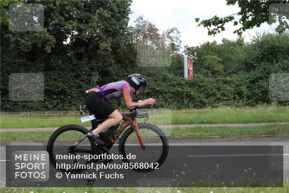 10.08.2025 - GEWOBA Citytriathlon Bremen Yannick Fuchs http://msf.ph/oto/8568042 10.08.2025 12:50:39 Radfahren 553, 584, 626, 735, 770, 824, 836, 859, 867, 914, 937, 1016 meine-sportfotos.de
