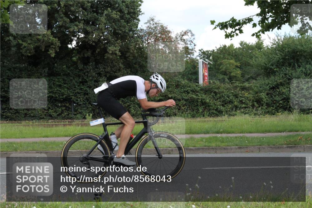 10.08.2025 - GEWOBA Citytriathlon Bremen Yannick Fuchs http://msf.ph/oto/8568043 10.08.2025 12:50:39 Radfahren 553, 584, 626, 735, 770, 824, 836, 859, 867, 914, 937, 1016 meine-sportfotos.de