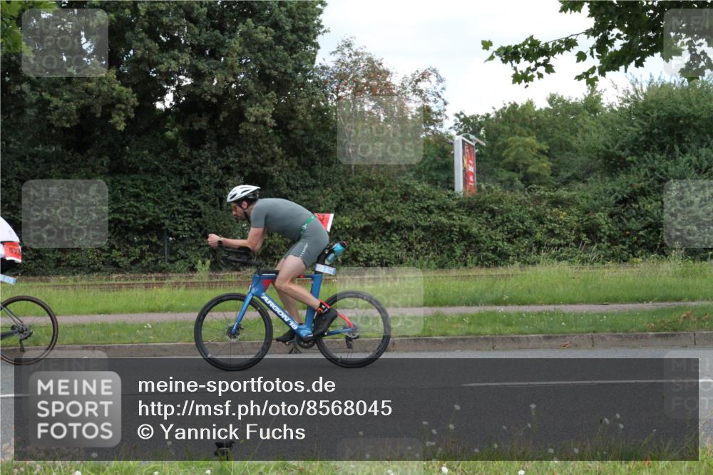 10.08.2025 - GEWOBA Citytriathlon Bremen Yannick Fuchs http://msf.ph/oto/8568045 10.08.2025 12:50:40 Radfahren 553, 584, 626, 735, 770, 824, 836, 859, 867, 914, 937, 1016 meine-sportfotos.de