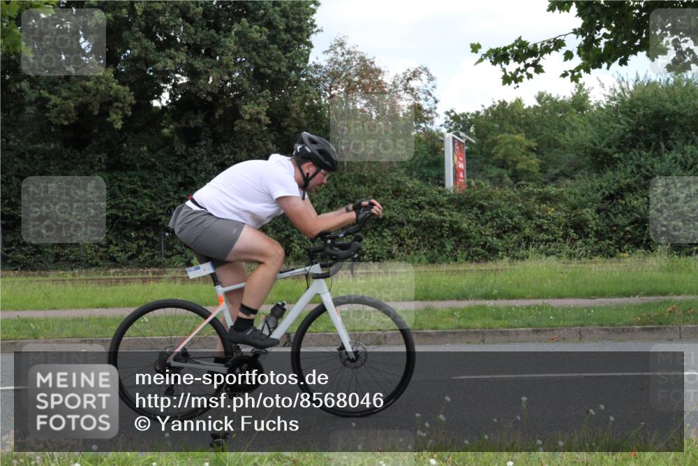10.08.2025 - GEWOBA Citytriathlon Bremen Yannick Fuchs http://msf.ph/oto/8568046 10.08.2025 12:50:41 Radfahren 553, 584, 626, 735, 770, 824, 836, 859, 914, 937, 1016 meine-sportfotos.de