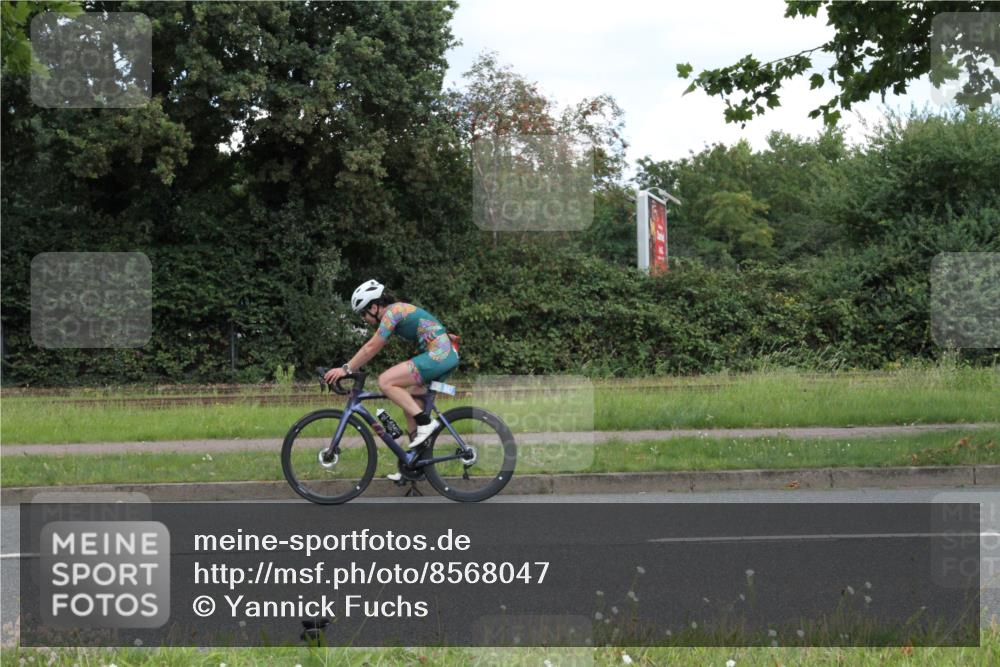 10.08.2025 - GEWOBA Citytriathlon Bremen Yannick Fuchs http://msf.ph/oto/8568047 10.08.2025 12:50:44 Radfahren 553, 584, 626, 735, 770, 824, 836, 859, 914, 937, 1016 meine-sportfotos.de