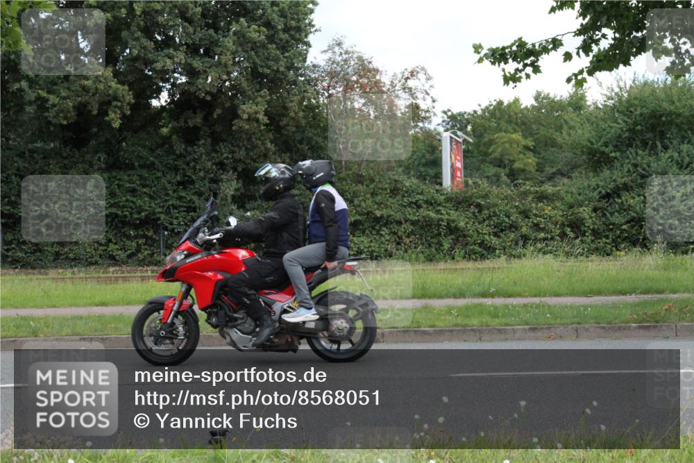 10.08.2025 - GEWOBA Citytriathlon Bremen Yannick Fuchs http://msf.ph/oto/8568051 10.08.2025 12:50:55 Radfahren 681, 776, 894, 937, 1016 meine-sportfotos.de