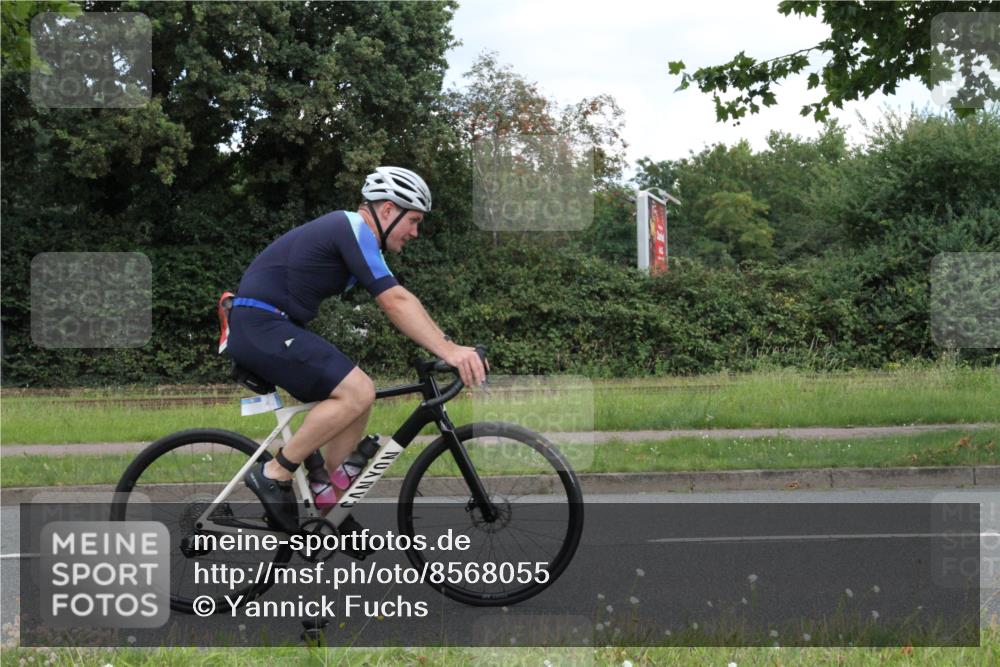 10.08.2025 - GEWOBA Citytriathlon Bremen Yannick Fuchs http://msf.ph/oto/8568055 10.08.2025 12:51:04 Radfahren 551, 681, 719, 768, 776, 894, 924, 937 meine-sportfotos.de