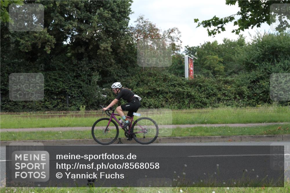 10.08.2025 - GEWOBA Citytriathlon Bremen Yannick Fuchs http://msf.ph/oto/8568058 10.08.2025 12:51:10 Radfahren 551, 681, 719, 768, 776, 894, 924 meine-sportfotos.de