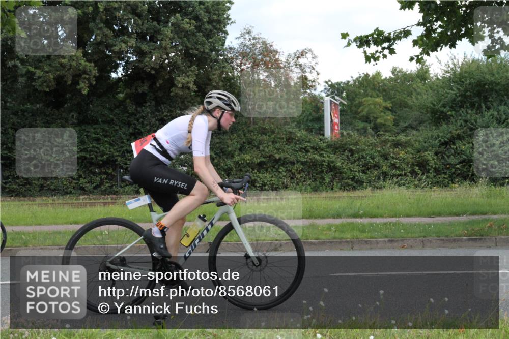 10.08.2025 - GEWOBA Citytriathlon Bremen Yannick Fuchs http://msf.ph/oto/8568061 10.08.2025 12:51:12 Radfahren 551, 681, 719, 768, 776, 894, 924 meine-sportfotos.de