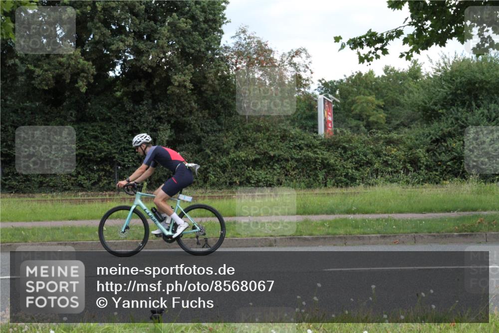 10.08.2025 - GEWOBA Citytriathlon Bremen Yannick Fuchs http://msf.ph/oto/8568067 10.08.2025 12:51:22 Radfahren 556, 667, 719, 768, 822, 912, 924 meine-sportfotos.de