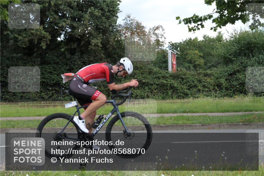 10.08.2025 - GEWOBA Citytriathlon Bremen Yannick Fuchs http://msf.ph/oto/8568070 10.08.2025 12:51:27 Radfahren 556, 667, 719, 822, 912 meine-sportfotos.de