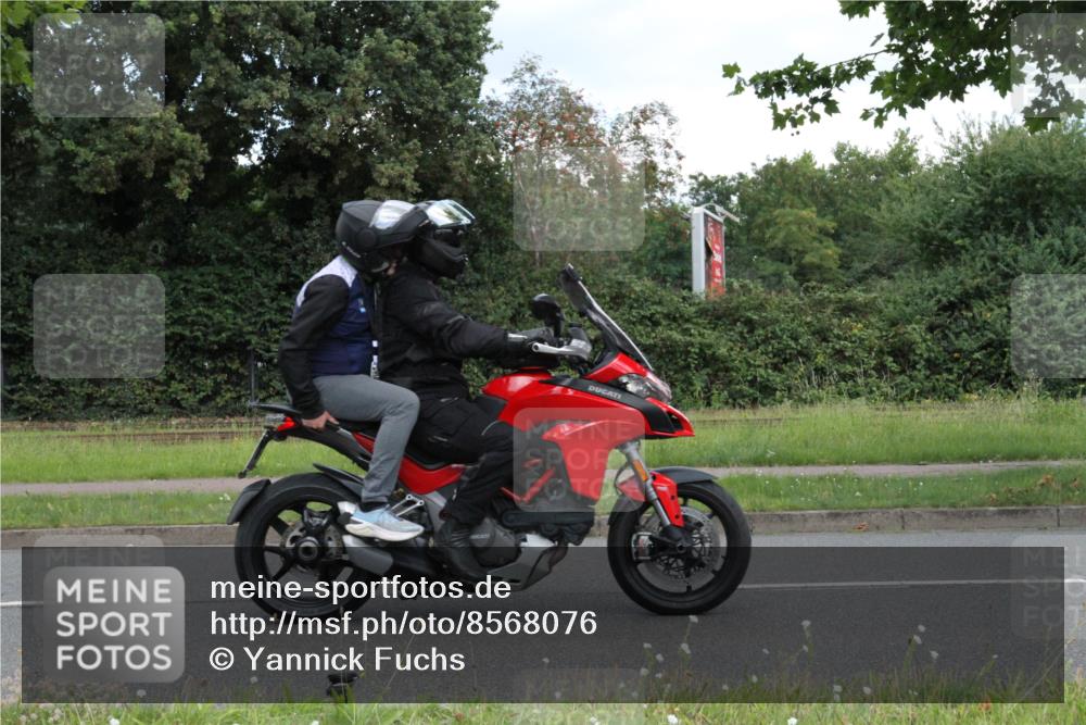 10.08.2025 - GEWOBA Citytriathlon Bremen Yannick Fuchs http://msf.ph/oto/8568076 10.08.2025 12:51:39 Radfahren 556, 575, 680, 822, 855, 912 meine-sportfotos.de