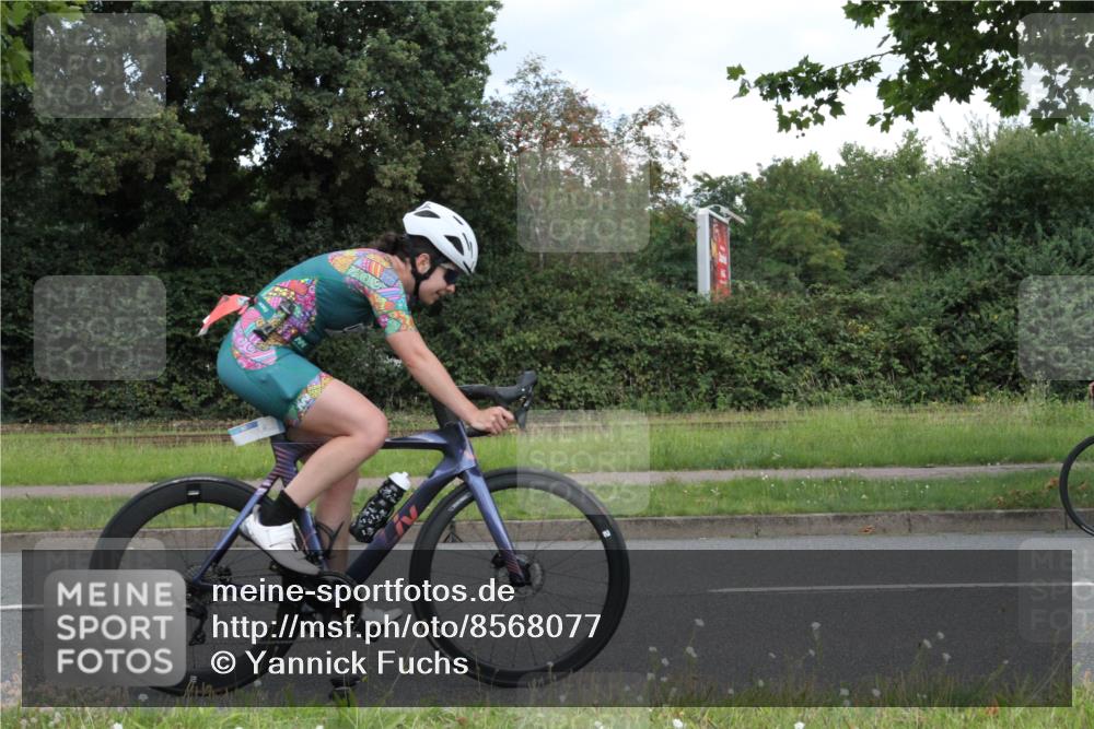 10.08.2025 - GEWOBA Citytriathlon Bremen Yannick Fuchs http://msf.ph/oto/8568077 10.08.2025 12:51:41 Radfahren 556, 575, 680, 822, 855 meine-sportfotos.de