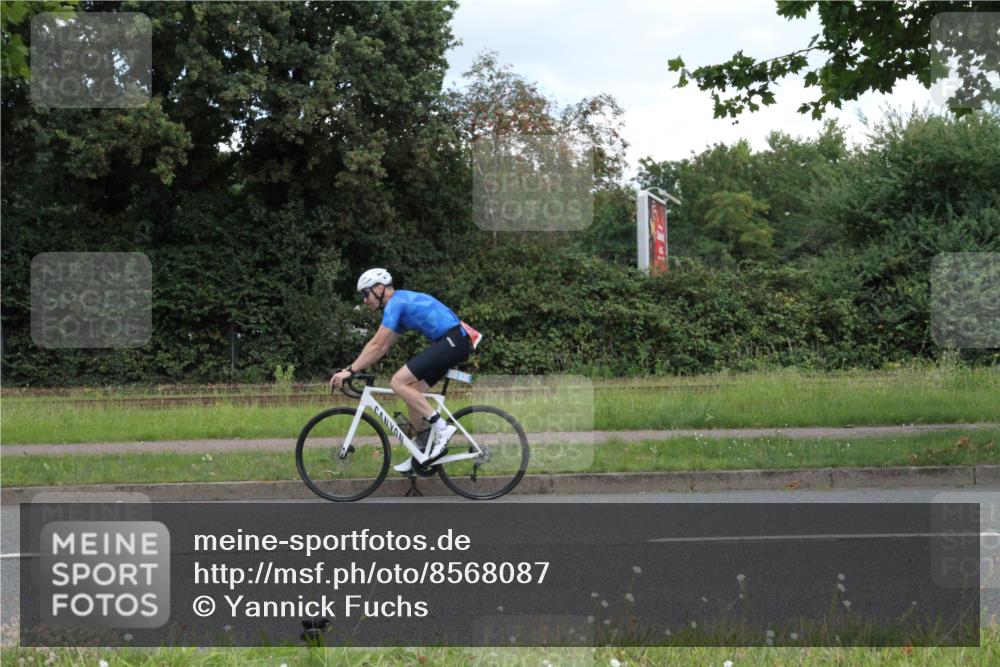 10.08.2025 - GEWOBA Citytriathlon Bremen Yannick Fuchs http://msf.ph/oto/8568087 10.08.2025 12:51:56 Radfahren 604, 664, 680, 973, 977, 1017 meine-sportfotos.de