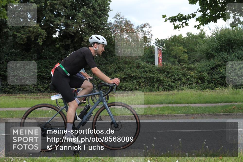 10.08.2025 - GEWOBA Citytriathlon Bremen Yannick Fuchs http://msf.ph/oto/8568089 10.08.2025 12:51:58 Radfahren 604, 664, 708, 738, 973, 977, 1017 meine-sportfotos.de