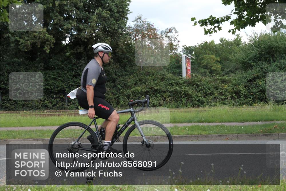 10.08.2025 - GEWOBA Citytriathlon Bremen Yannick Fuchs http://msf.ph/oto/8568091 10.08.2025 12:52:03 Radfahren 604, 664, 708, 738, 905, 973, 977, 1017, 1037 meine-sportfotos.de