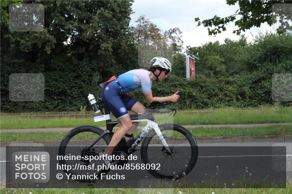10.08.2025 - GEWOBA Citytriathlon Bremen Yannick Fuchs http://msf.ph/oto/8568092 10.08.2025 12:52:07 Radfahren 604, 664, 708, 738, 891, 905, 973, 977, 1017, 1037 meine-sportfotos.de