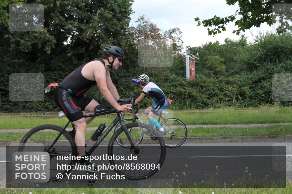 10.08.2025 - GEWOBA Citytriathlon Bremen Yannick Fuchs http://msf.ph/oto/8568094 10.08.2025 12:52:09 Radfahren 664, 708, 738, 891, 905, 973, 977, 1017, 1037 meine-sportfotos.de