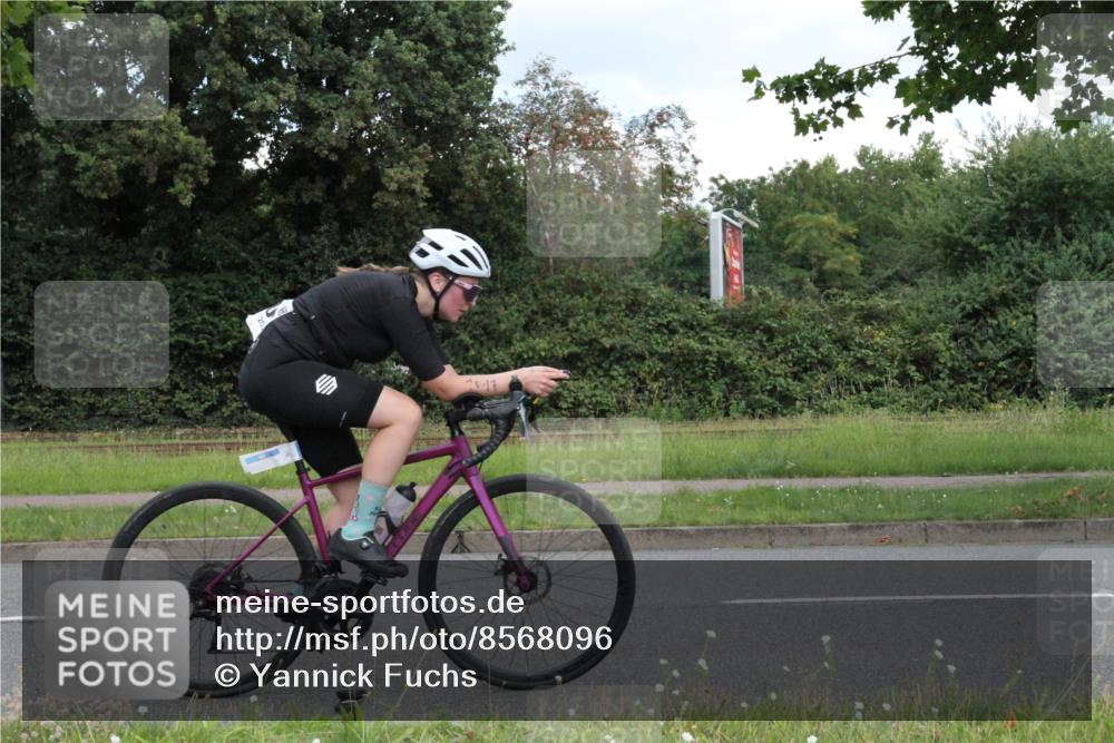 10.08.2025 - GEWOBA Citytriathlon Bremen Yannick Fuchs http://msf.ph/oto/8568096 10.08.2025 12:52:10 Radfahren 664, 708, 738, 891, 905, 973, 977, 1017, 1037 meine-sportfotos.de