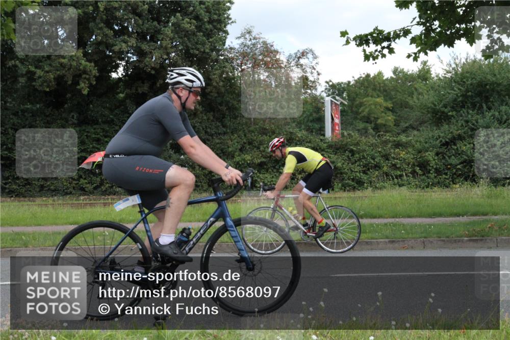 10.08.2025 - GEWOBA Citytriathlon Bremen Yannick Fuchs http://msf.ph/oto/8568097 10.08.2025 12:52:12 Radfahren 603, 664, 708, 738, 858, 891, 905, 973, 977, 1017, 1037 meine-sportfotos.de