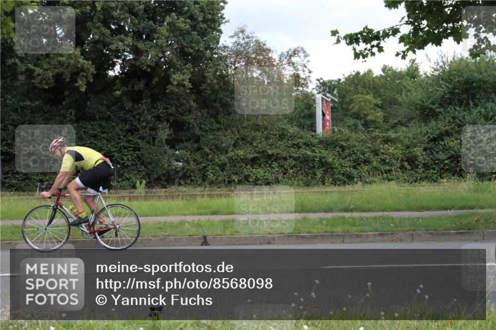 10.08.2025 - GEWOBA Citytriathlon Bremen Yannick Fuchs http://msf.ph/oto/8568098 10.08.2025 12:52:12 Radfahren 603, 664, 708, 738, 858, 891, 905, 973, 977, 1017, 1037 meine-sportfotos.de