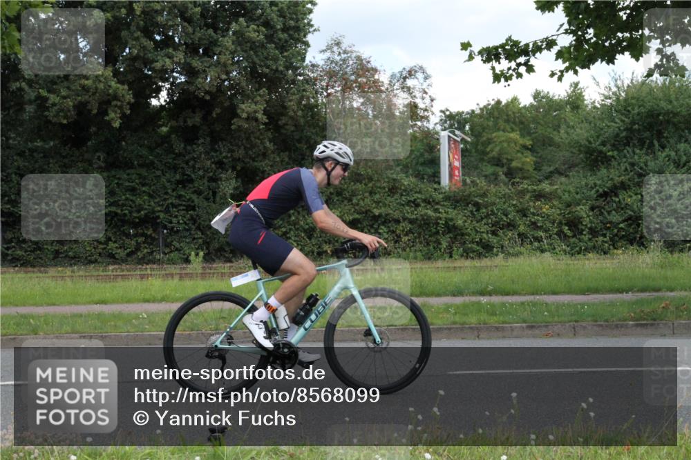 10.08.2025 - GEWOBA Citytriathlon Bremen Yannick Fuchs http://msf.ph/oto/8568099 10.08.2025 12:52:15 Radfahren 599, 603, 701, 708, 738, 834, 858, 891, 905, 973, 977, 1017, 1037 meine-sportfotos.de