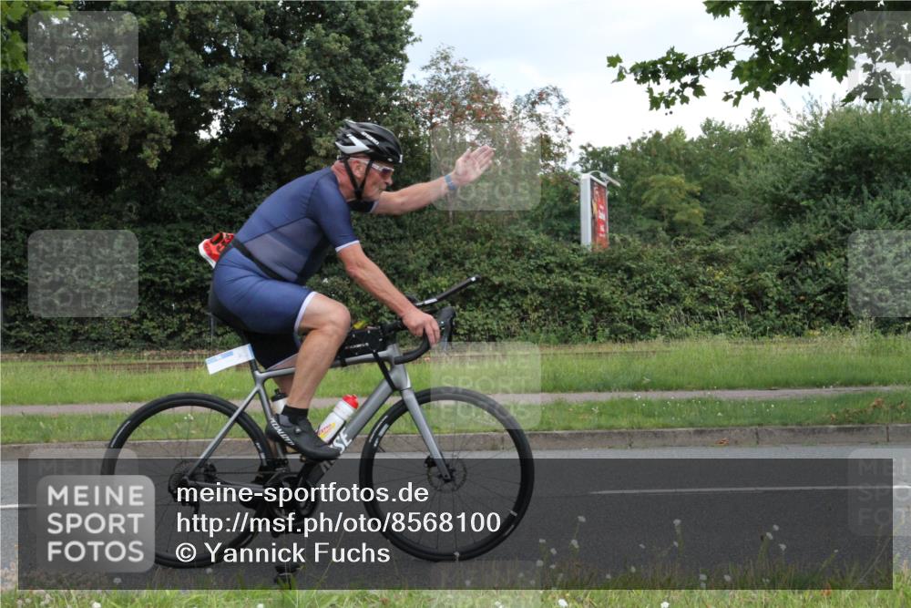 10.08.2025 - GEWOBA Citytriathlon Bremen Yannick Fuchs http://msf.ph/oto/8568100 10.08.2025 12:52:16 Radfahren 599, 603, 701, 708, 738, 834, 858, 891, 905, 973, 977, 1017, 1037 meine-sportfotos.de