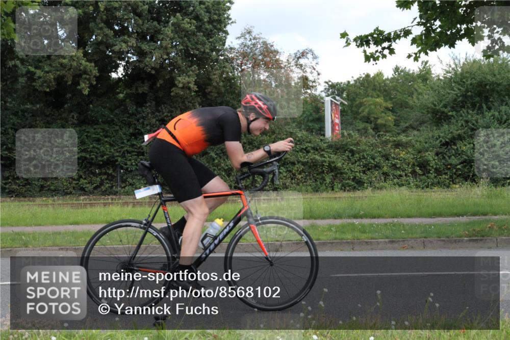 10.08.2025 - GEWOBA Citytriathlon Bremen Yannick Fuchs http://msf.ph/oto/8568102 10.08.2025 12:52:22 Radfahren 599, 603, 639, 701, 708, 738, 834, 858, 891, 905, 1037 meine-sportfotos.de