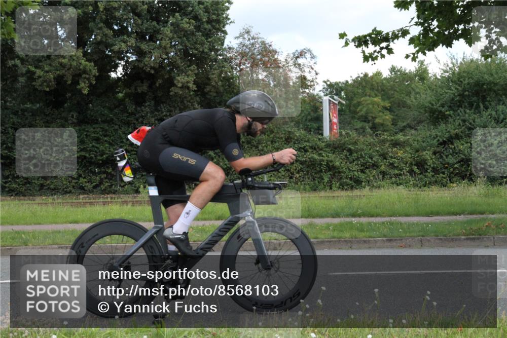 10.08.2025 - GEWOBA Citytriathlon Bremen Yannick Fuchs http://msf.ph/oto/8568103 10.08.2025 12:52:24 Radfahren 599, 603, 639, 701, 834, 858, 891, 905, 1037 meine-sportfotos.de