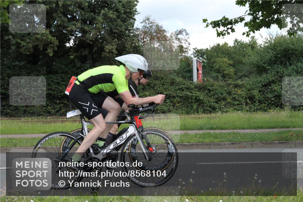 10.08.2025 - GEWOBA Citytriathlon Bremen Yannick Fuchs http://msf.ph/oto/8568104 10.08.2025 12:52:25 Radfahren 599, 603, 639, 701, 834, 858, 891, 905, 1037 meine-sportfotos.de