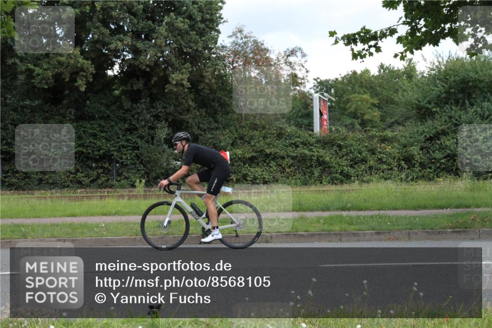 10.08.2025 - GEWOBA Citytriathlon Bremen Yannick Fuchs http://msf.ph/oto/8568105 10.08.2025 12:52:27 Radfahren 599, 603, 639, 701, 834, 858, 891, 1037 meine-sportfotos.de