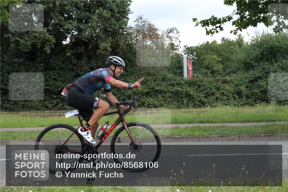10.08.2025 - GEWOBA Citytriathlon Bremen Yannick Fuchs http://msf.ph/oto/8568106 10.08.2025 12:52:28 Radfahren 579, 599, 603, 639, 701, 834, 858, 891, 1037 meine-sportfotos.de