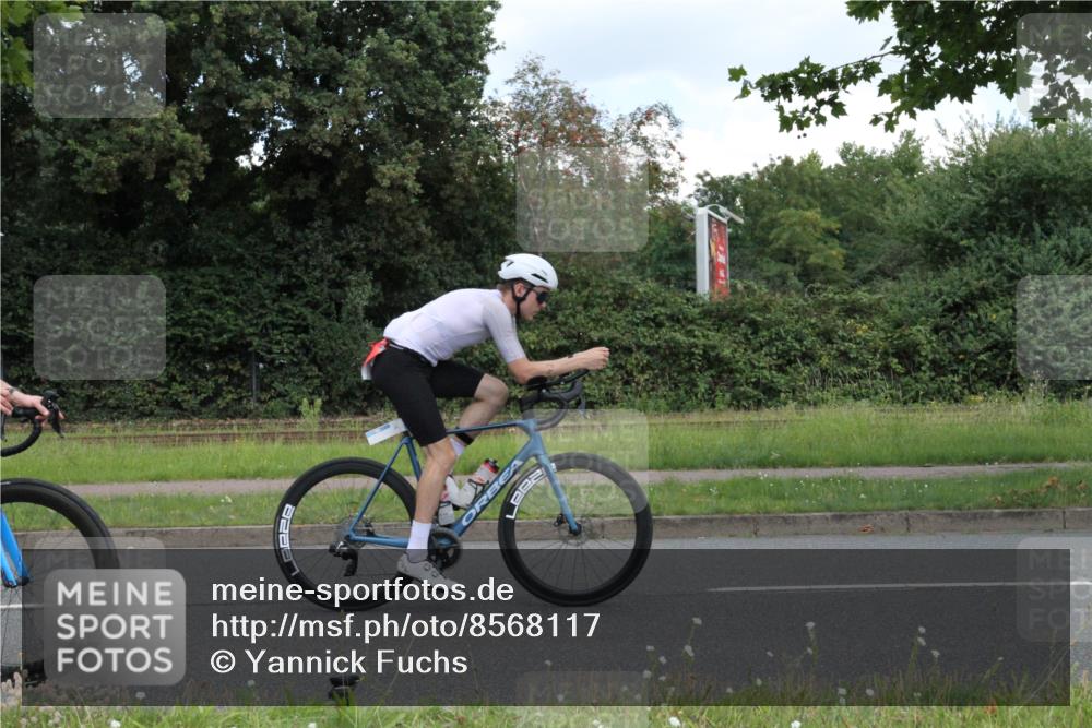 10.08.2025 - GEWOBA Citytriathlon Bremen Yannick Fuchs http://msf.ph/oto/8568117 10.08.2025 12:52:44 Radfahren 565, 579, 635, 639, 642, 686, 763, 915, 919, 956 meine-sportfotos.de