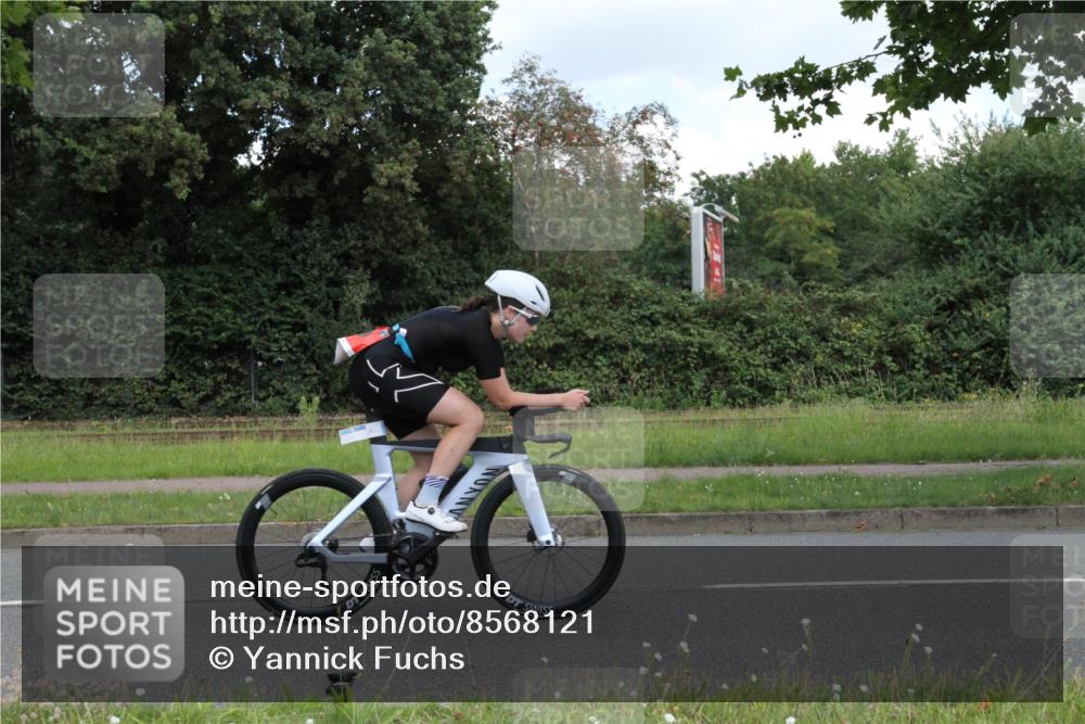 10.08.2025 - GEWOBA Citytriathlon Bremen Yannick Fuchs http://msf.ph/oto/8568121 10.08.2025 12:52:46 Radfahren 565, 579, 635, 642, 686, 763, 915, 919, 956 meine-sportfotos.de