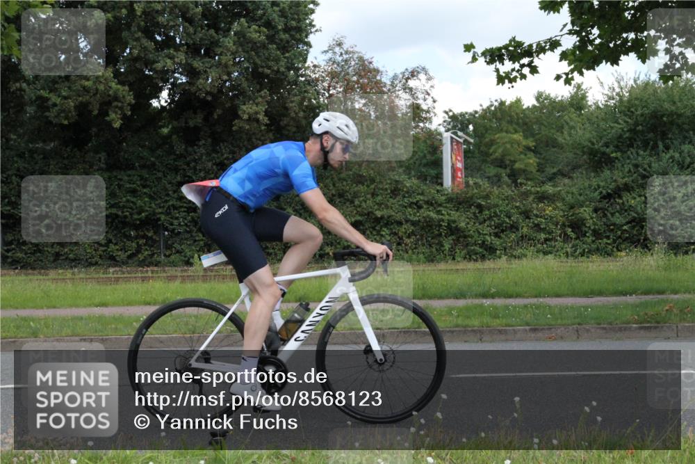 10.08.2025 - GEWOBA Citytriathlon Bremen Yannick Fuchs http://msf.ph/oto/8568123 10.08.2025 12:52:52 Radfahren 565, 579, 635, 642, 686, 763, 895, 915, 919, 956 meine-sportfotos.de
