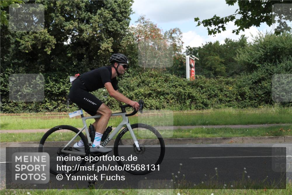 10.08.2025 - GEWOBA Citytriathlon Bremen Yannick Fuchs http://msf.ph/oto/8568131 10.08.2025 12:53:16 Radfahren 570, 734, 759, 833, 872, 895 meine-sportfotos.de