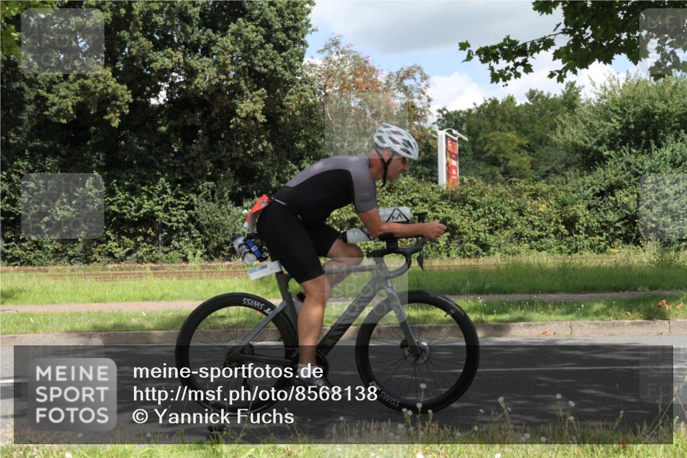 10.08.2025 - GEWOBA Citytriathlon Bremen Yannick Fuchs http://msf.ph/oto/8568138 10.08.2025 12:53:24 Radfahren 570, 631, 734, 759, 872, 902, 933, 966, 1035 meine-sportfotos.de