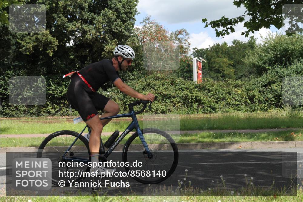 10.08.2025 - GEWOBA Citytriathlon Bremen Yannick Fuchs http://msf.ph/oto/8568140 10.08.2025 12:53:25 Radfahren 570, 631, 734, 759, 872, 902, 933, 966, 1035 meine-sportfotos.de